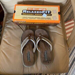 MEN'S SKECHERS FLIP FLOPS, SUPREME BOSNIA IN TAN, SIZE 9, 64152, EUC